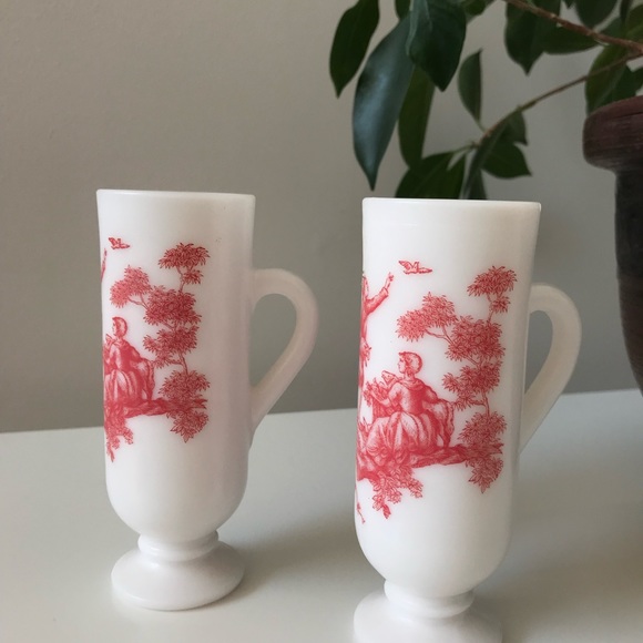 Avon vintage milk glass Demi-tasse cups. Set of 2 -Red - VGUC - Picture 2 of 6